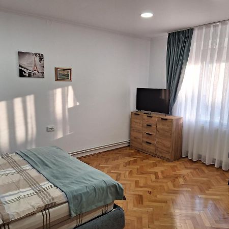 Black Eagle Central Unirii Square, 2 King Size Bedrooms, Free Private Parking Gran Varadino Esterno foto