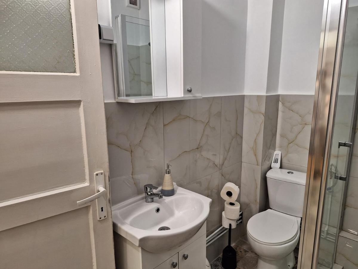 Black Eagle Central Unirii Square, 2 King Size Bedrooms, Free Private Parking Gran Varadino Esterno foto