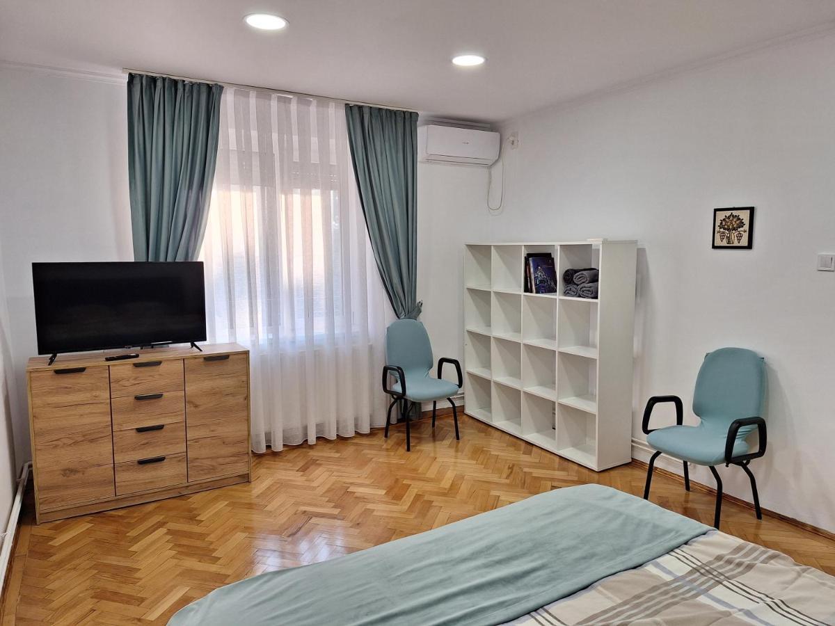 Black Eagle Central Unirii Square, 2 King Size Bedrooms, Free Private Parking Gran Varadino Esterno foto