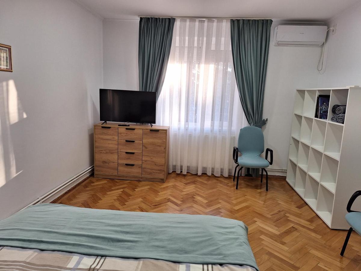 Black Eagle Central Unirii Square, 2 King Size Bedrooms, Free Private Parking Gran Varadino Esterno foto