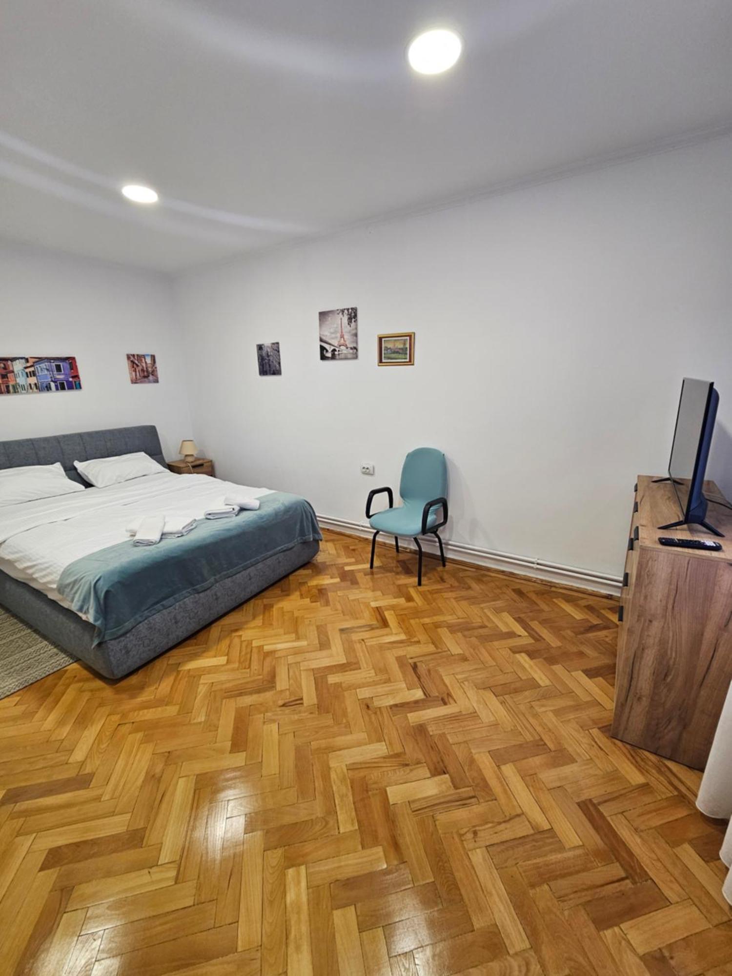 Black Eagle Central Unirii Square, 2 King Size Bedrooms, Free Private Parking Gran Varadino Esterno foto